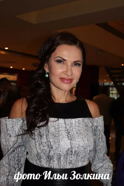 актриса Эвелина Бледанс