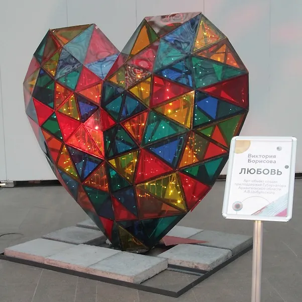Третья ярмарка современного искусства Art Russia в Гостином Дворе.
