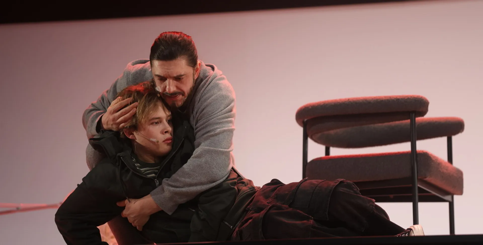 Отцы и дети – премьера «Сын» (16+) в театре Ермоловой.