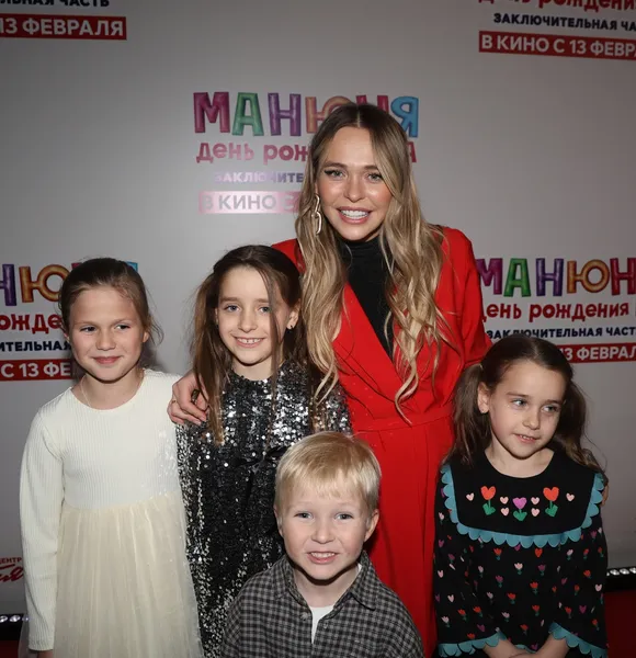 Премьера фильма "Манюня: День рождения Ба" 