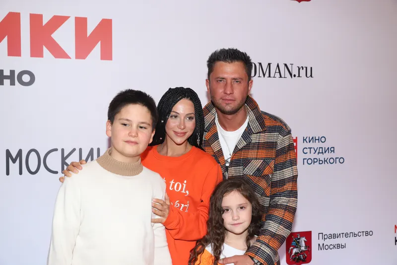 Павел Прилучный с сыном Тимофеем и дочерью Мией, Зепюр Брутян