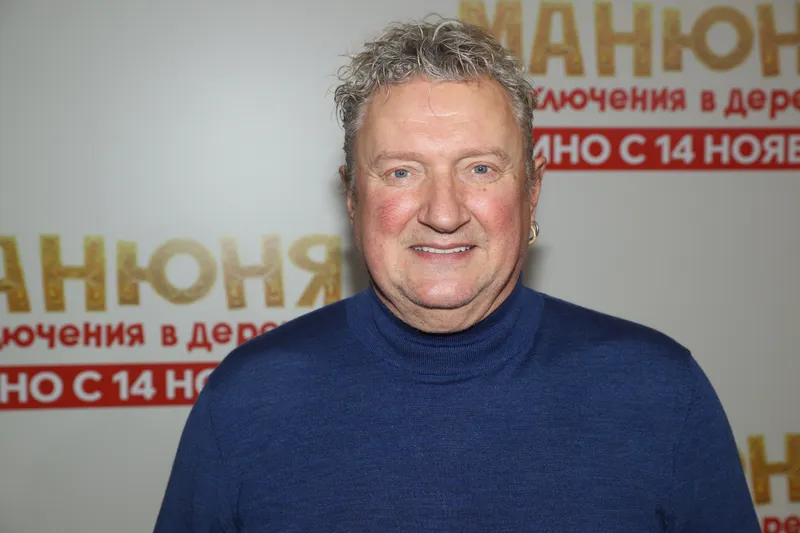 Олег Комаров