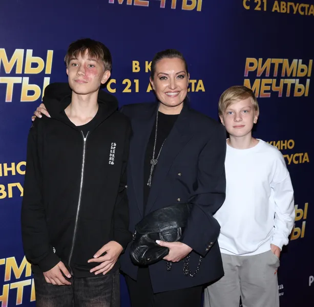 Евгения Ахременко с сыновьями