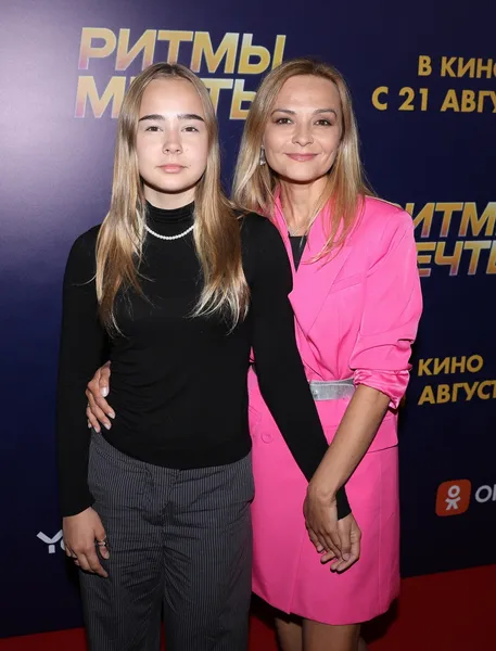 Ника и Марина Левкины
