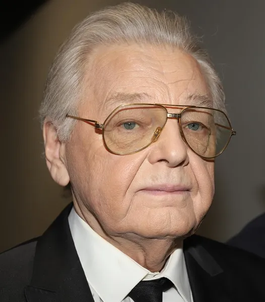 Юрий Антонов
