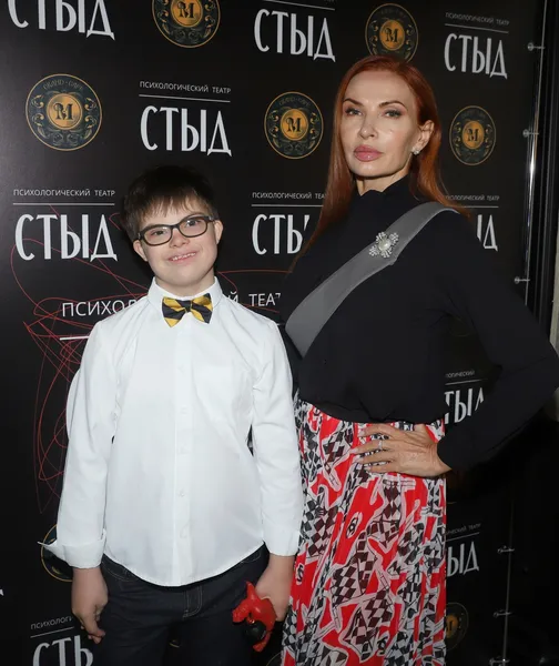 Эвелина Бледанс с сыном Семеном
