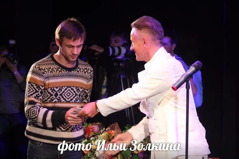 актеры Дарья Мельникова, Кристина Асмус, Сергей Кемпо и Егор Харламов