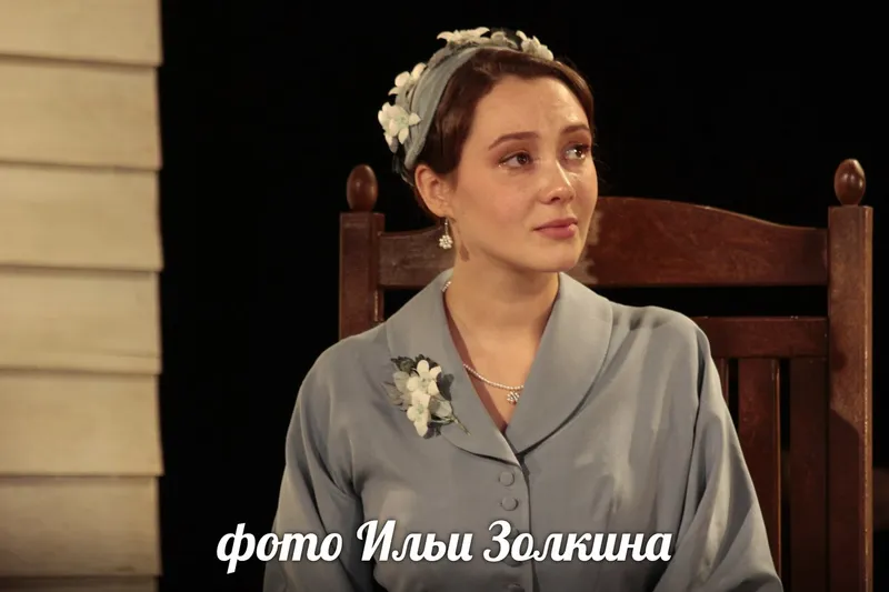 актриса Юлия Соломатина в роли Анны Дивер