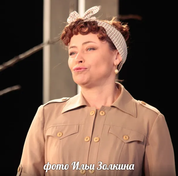 актриса Валерия Забегаева в роли Сью Бейлис
