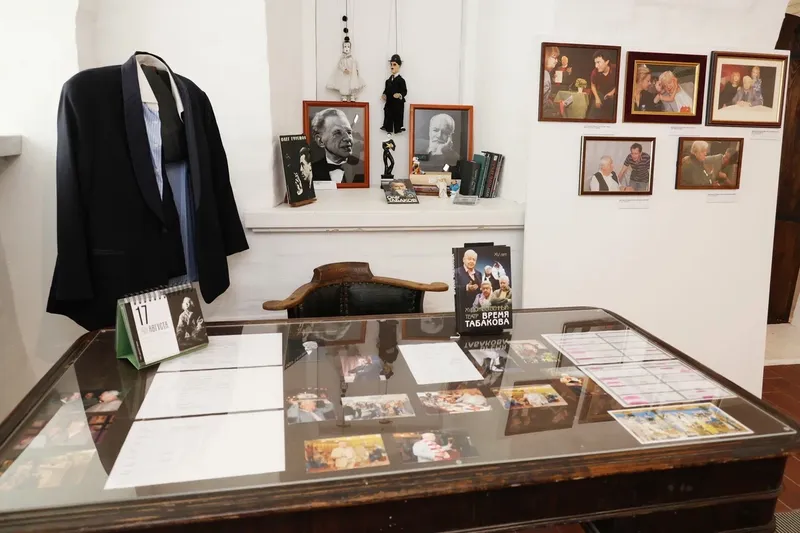Музей МХАТ открыл выставку «Олег Табаков: «Моё дело – играть!» к 90-летию со дня рождения Олега Табакова
