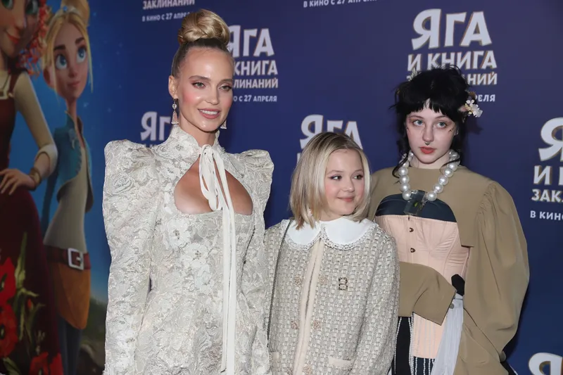 Глюкоза (Наталья Ионова) с дочерьми Верой и Лидией