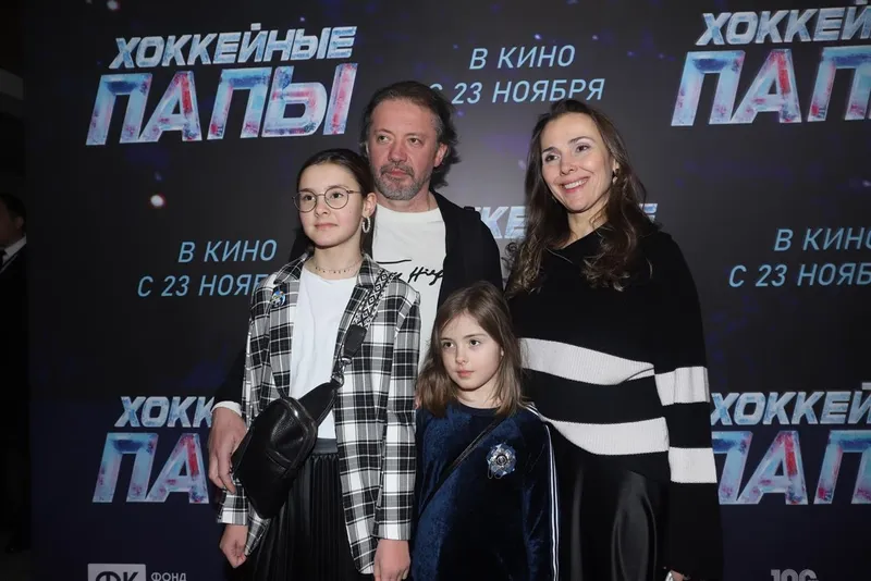 Антон Мегердичев, Елена Панова с дочерьми
