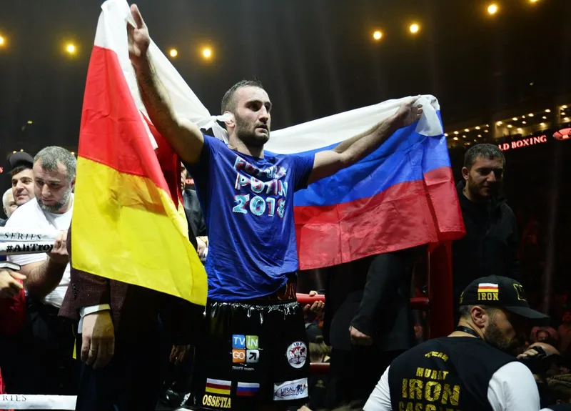 Гассиев нокаутировал Дортикоса и вышел в финал WBSS.