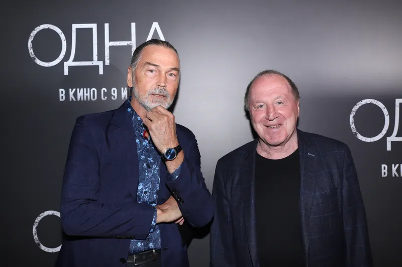 Никас Сафронов, Владимир Стеклов