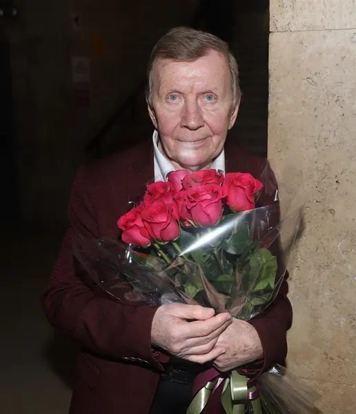Юрий Чернов