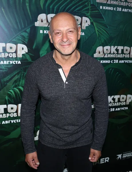 Андрей Бархударов