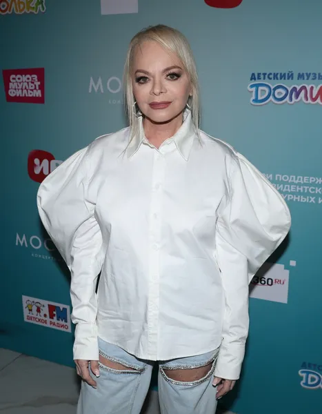 Лариса Долина