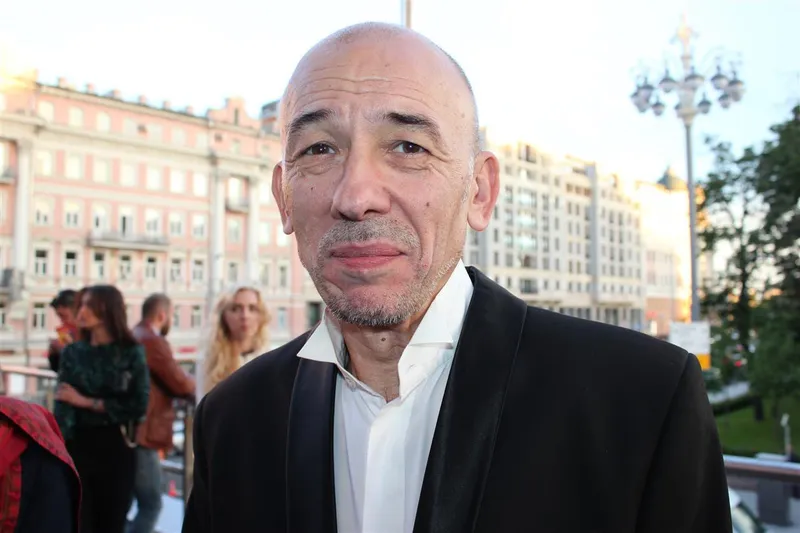 режиссер Сергей Дебижев