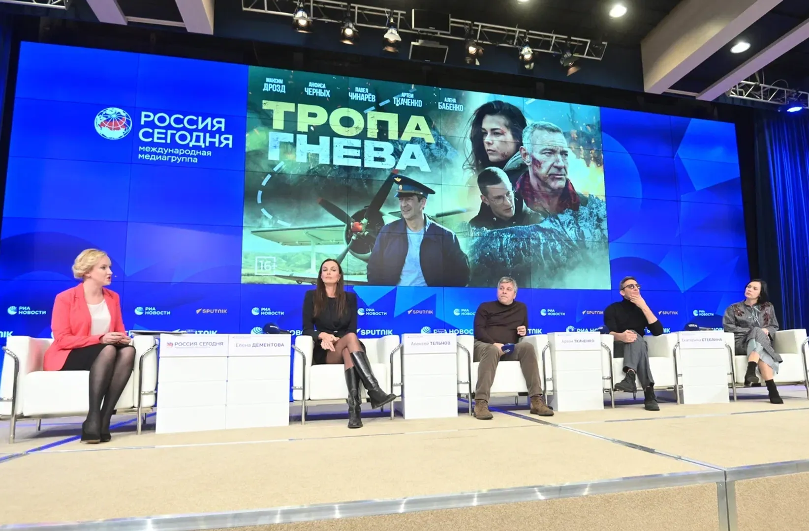 Супруги Артем Ткаченко и Екатерина Стеблина представили первым зрителям фильм «Тропа гнева»