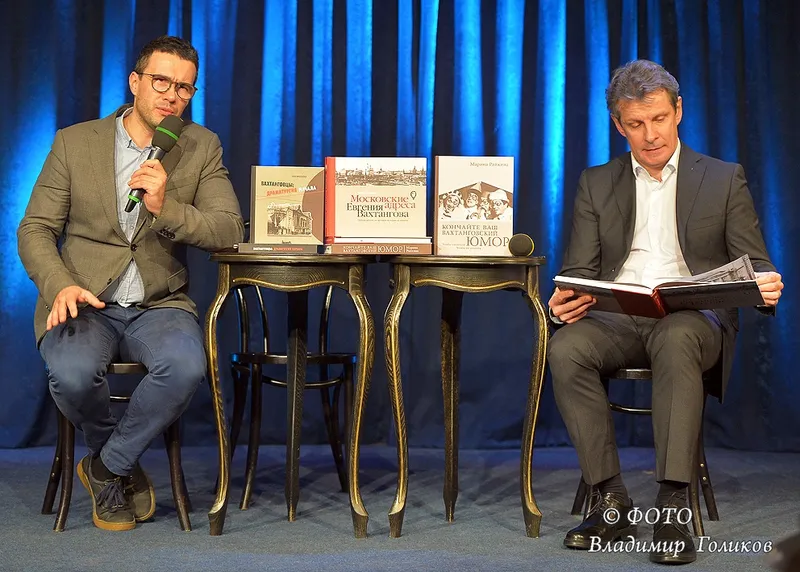 Новые книги на презентации в арт-кафе Вахтанговского театра.