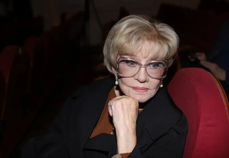 Вера Алентова