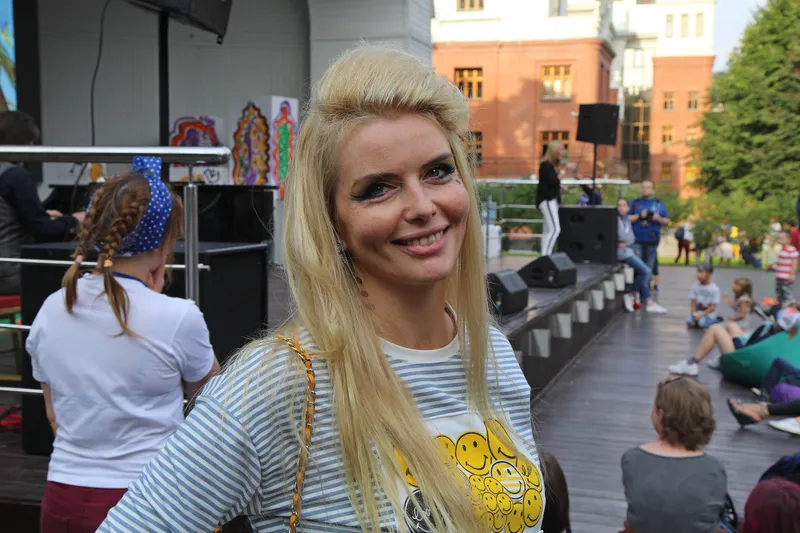 актриса Анна Чурина