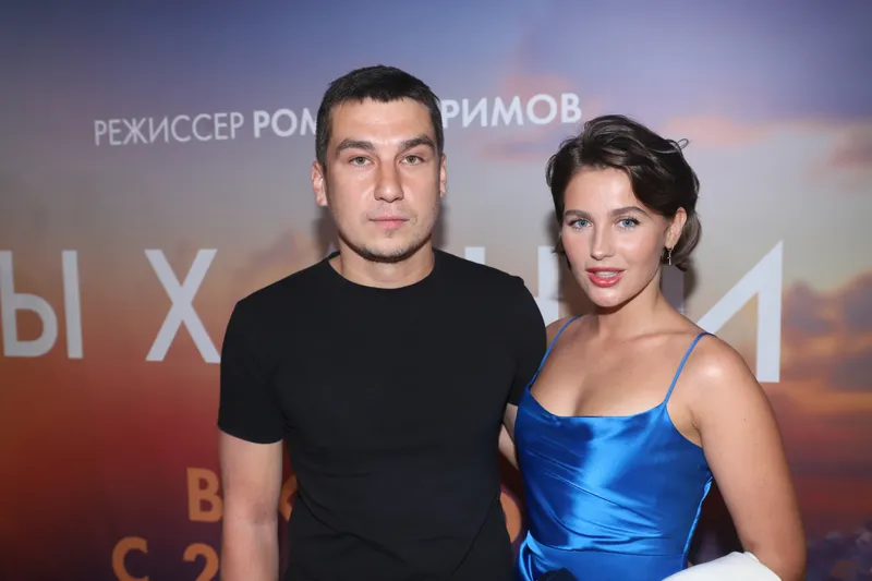 Роман Каримов со спутницей
