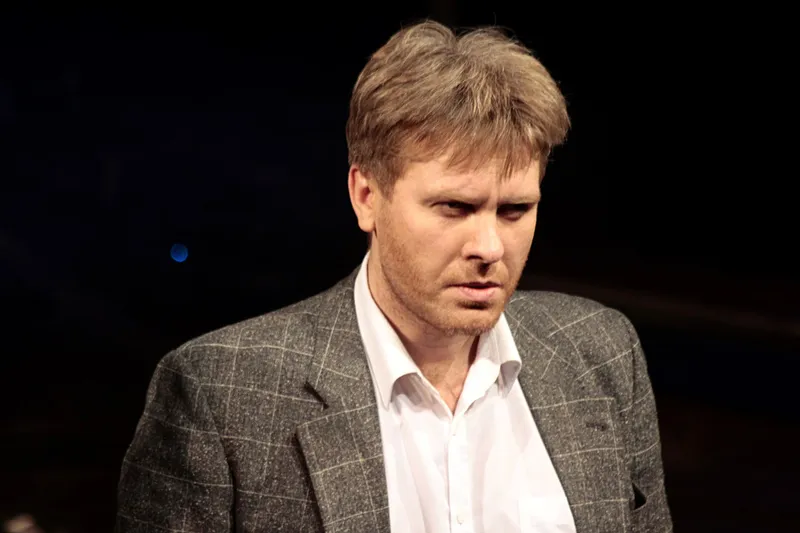 актер Евгений Сологалов в роли Тома