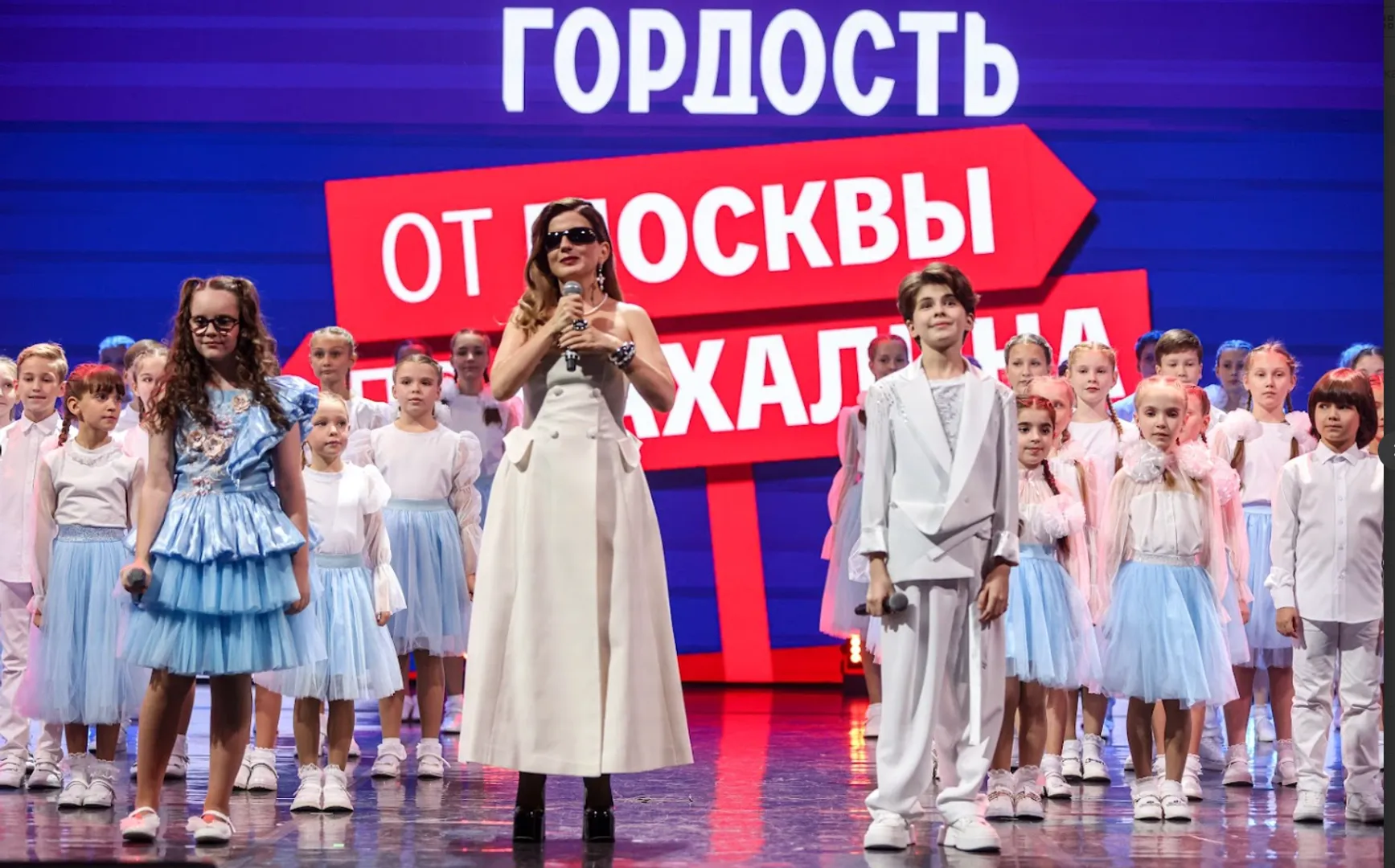 Родион Газманов, Диана Гурцкая, Аскар Абдразаков и другие российские артисты на концерте детского эстрадного хора «Гордость»