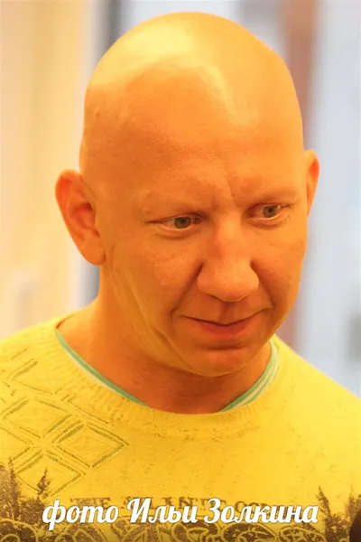 актер Антон Ескин