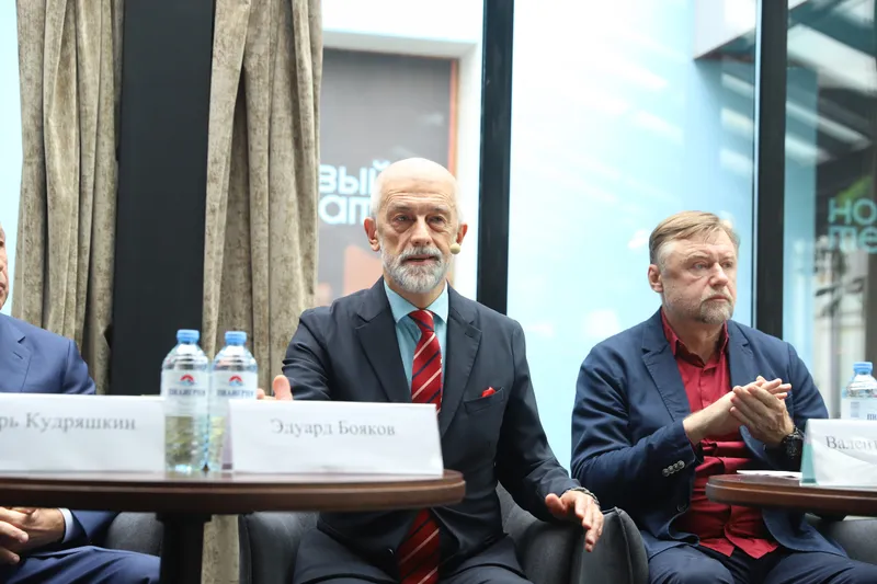 www.newtheatre.ru
