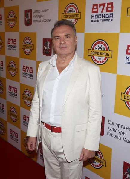 Александр Добронравов