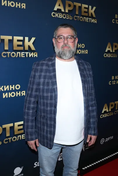 Карен Захаров