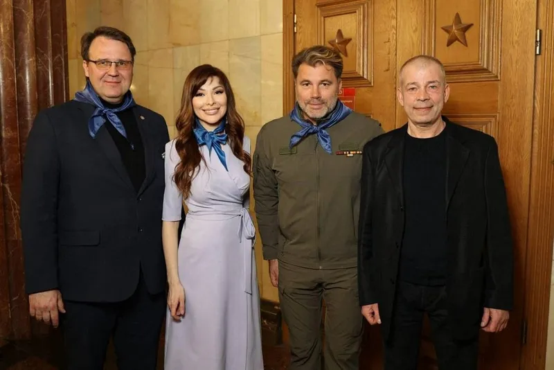 Президент фонда "Русская земля" Анна Данилова дала старт Всероссийской акции "Синий платочек Победы" 2024