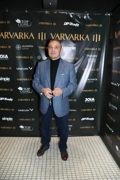 Константин Цзю в клубе «VARVARKAIII».