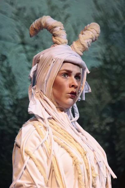 актриса Аксинья Олейник