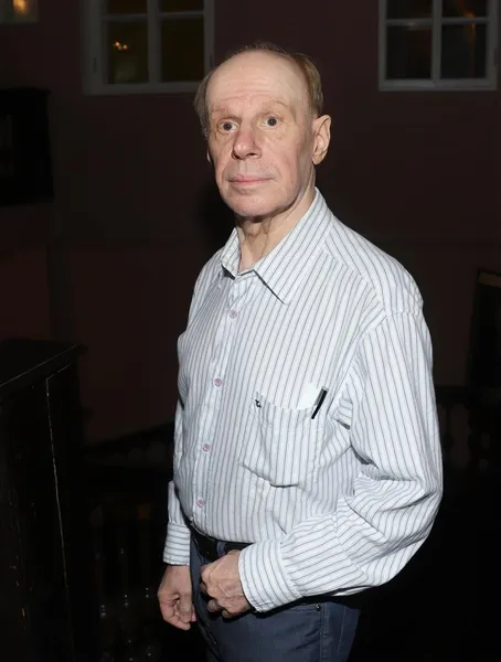 Авангард Леонтьев