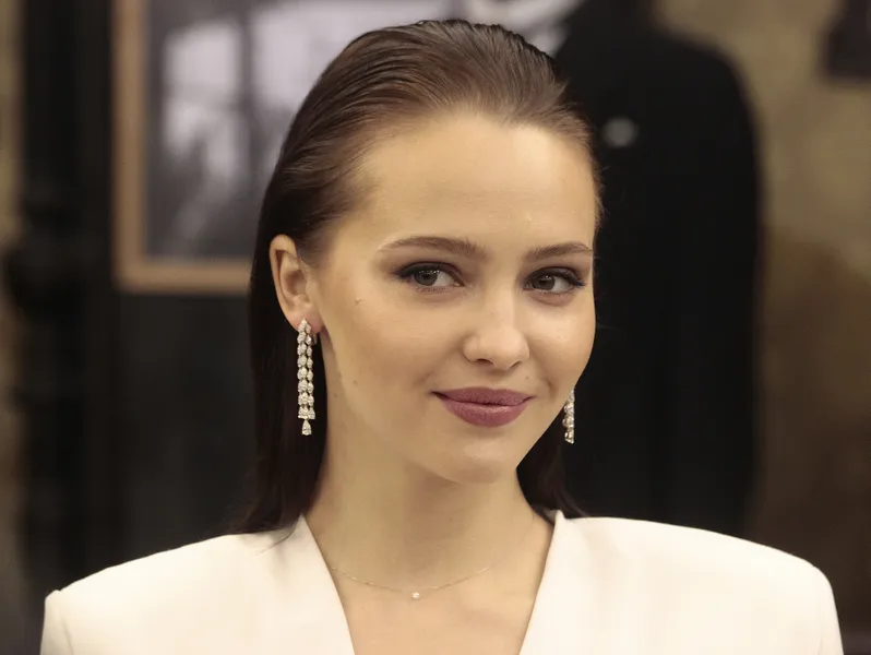 актриса Юлия Хлынина
